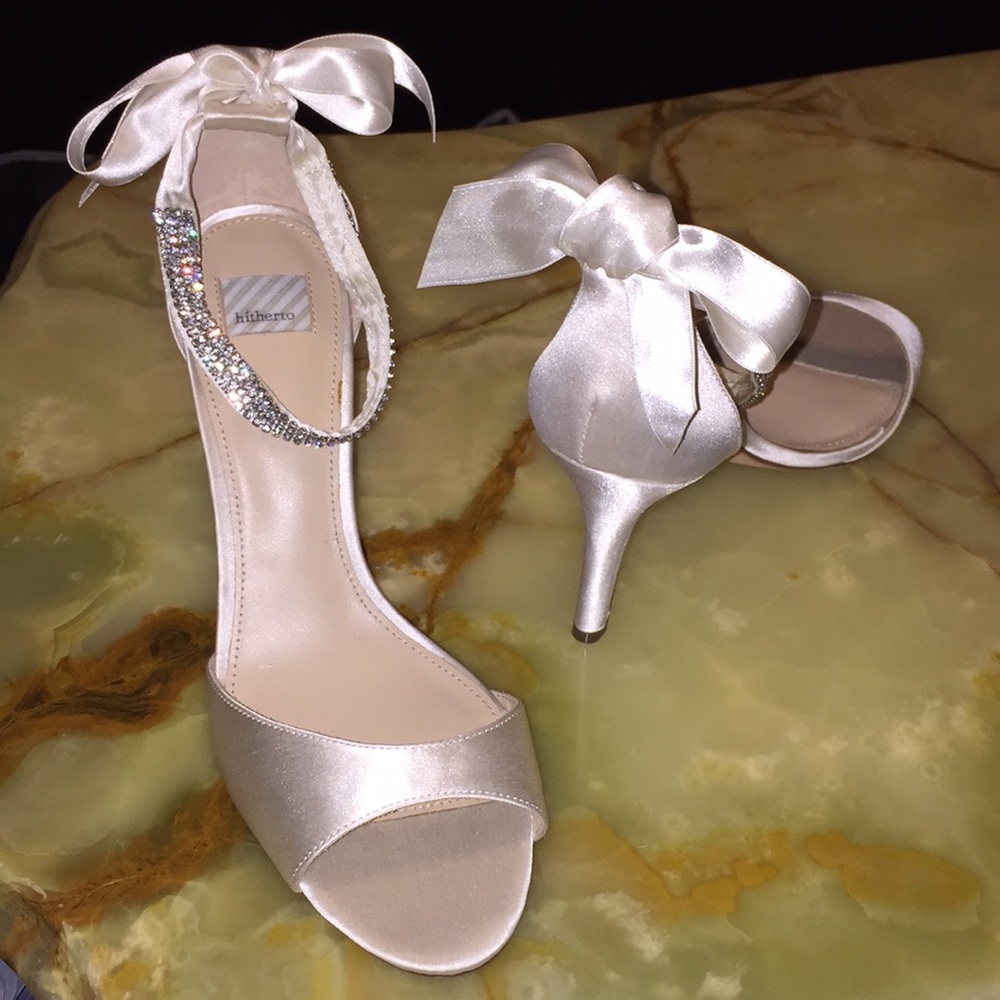 💃💥Sale💃💥Ladies Brand New Crystal Bow Shoes by Hithertro.